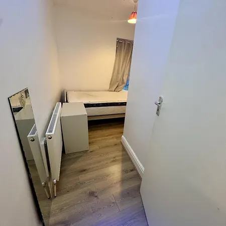 4 Bed - Kingswood *