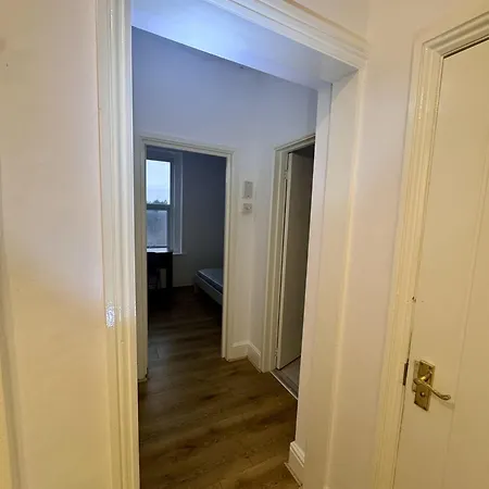 4 Bed - Kingswood דירה בריסטול