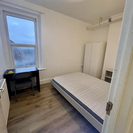 דירה 4 Bed - Kingswood בריסטול